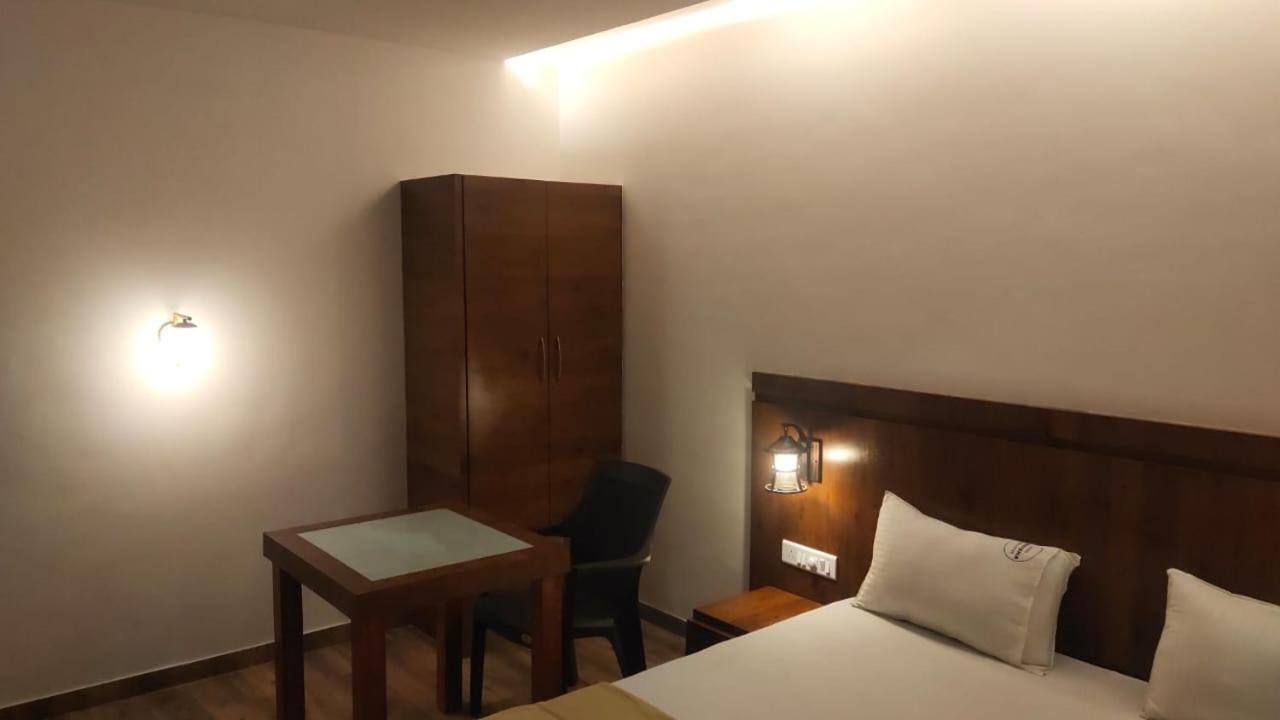 Hotel Anvisha Executive Mangvadi Buitenkant foto